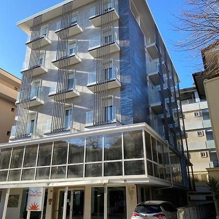 Hotel Vernel Rimini Eksteriør bilde