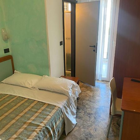 Hotel Vernel Rimini Eksteriør bilde