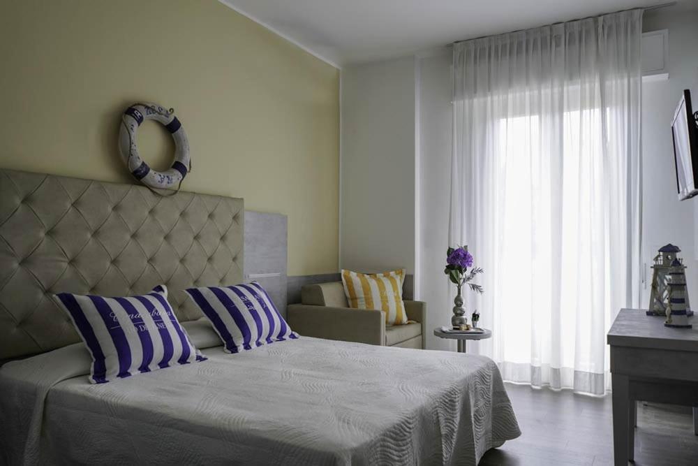 Hotel Vernel Rimini Eksteriør bilde