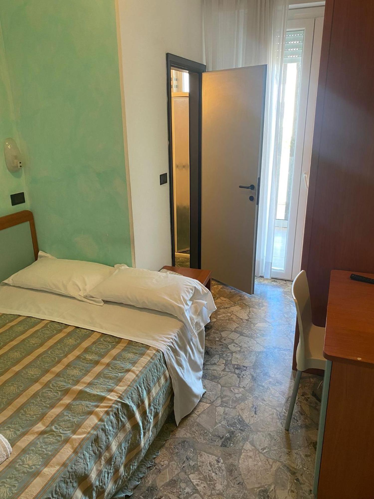 Hotel Vernel Rimini Eksteriør bilde