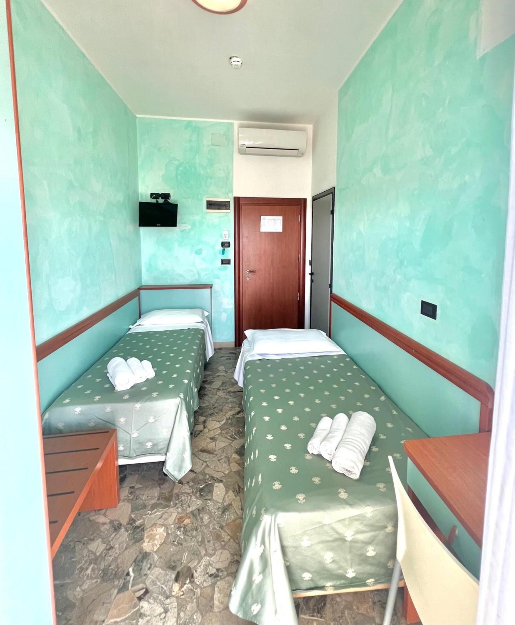 Hotel Vernel Rimini Eksteriør bilde