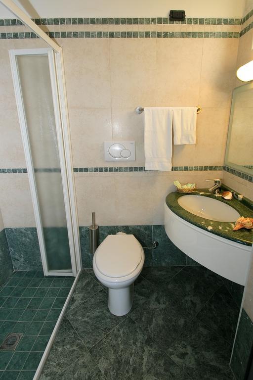 Hotel Vernel Rimini Eksteriør bilde