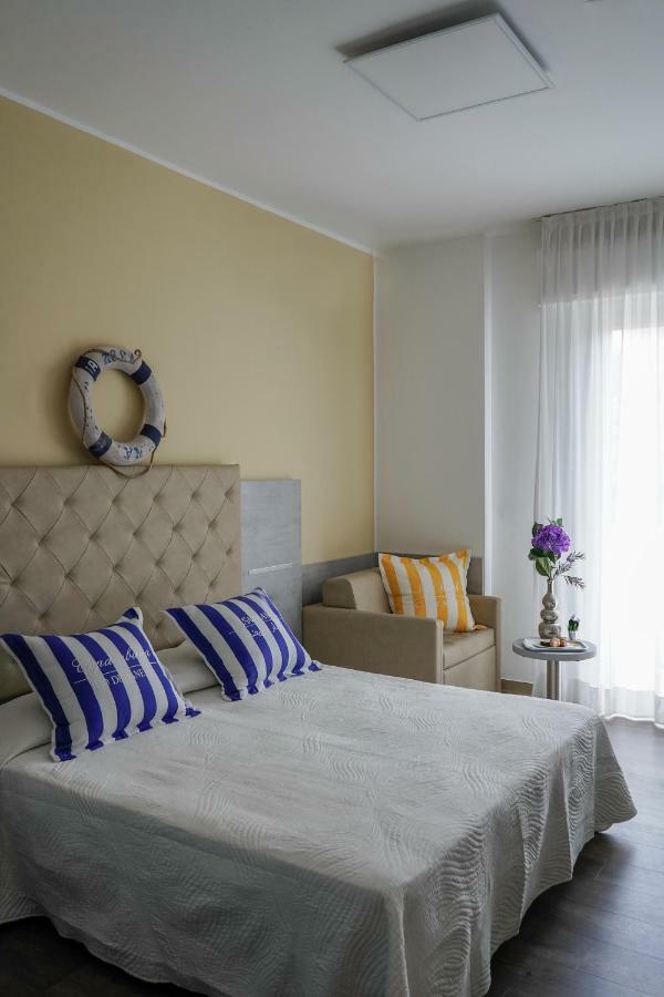 Hotel Vernel Rimini Eksteriør bilde